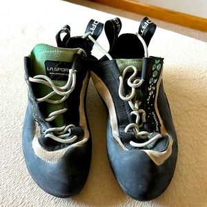 Size 40.5 La Sportiva Miura lace-up rock climbing shoes. Good condition